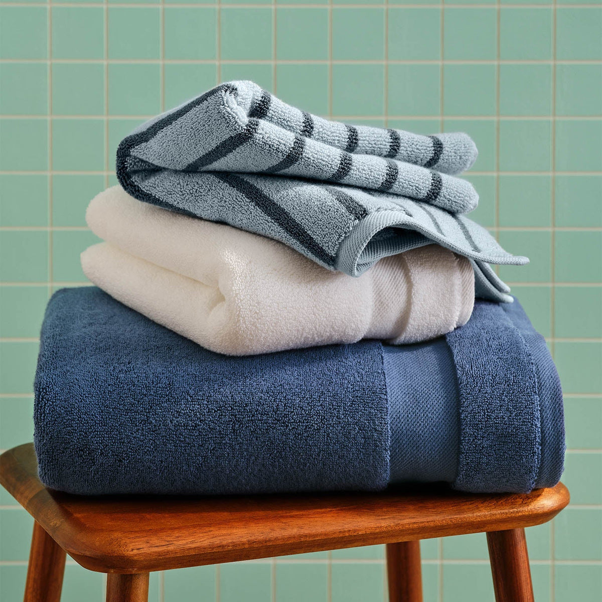 Super-Plush Set of 4 Bath Towel Bundle - Image 22