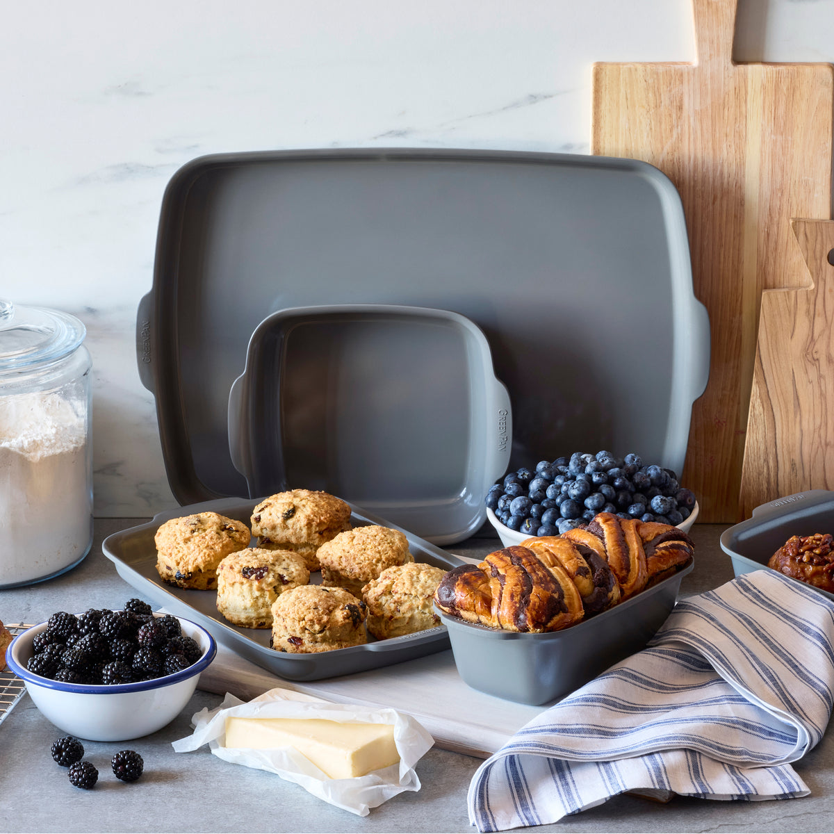 Premiere Ovenware Ceramic Nonstick 18" x 13" Half Sheet Pan - Image 3