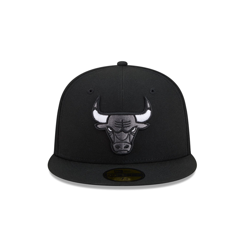 Chicago Bulls Black and White Basic 59FIFTY Fitted Hat - Image 2