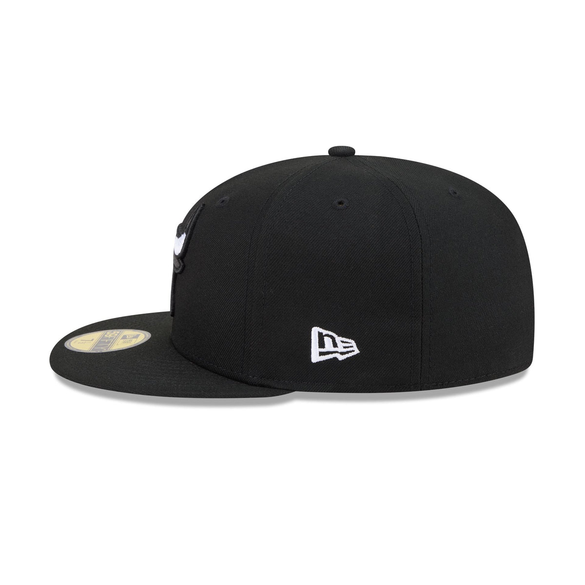Chicago Bulls Black and White Basic 59FIFTY Fitted Hat - Image 4