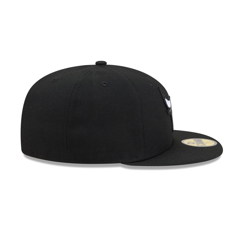 Chicago Bulls Black and White Basic 59FIFTY Fitted Hat - Image 5