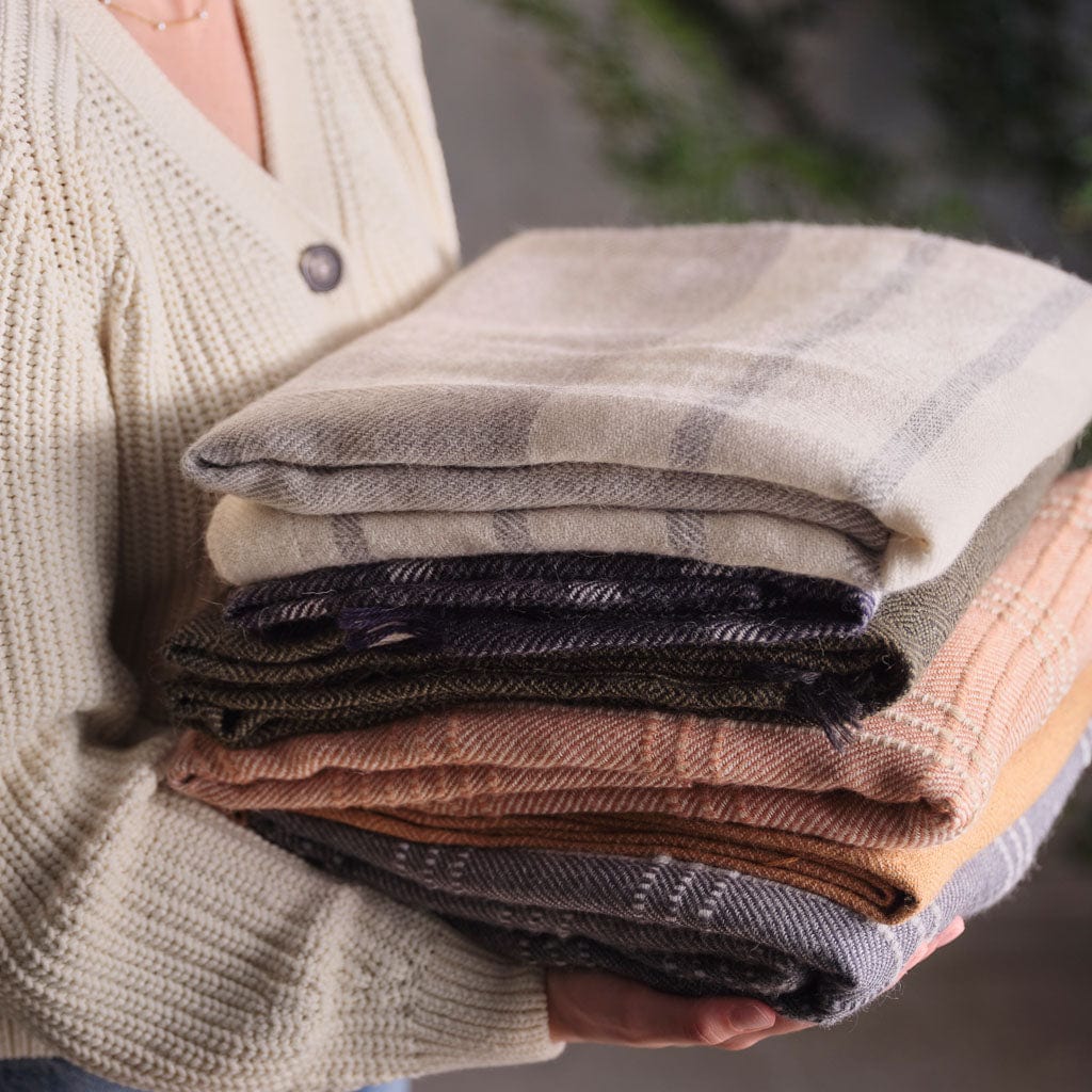 Cuadra Alpaca Throw - Image 12