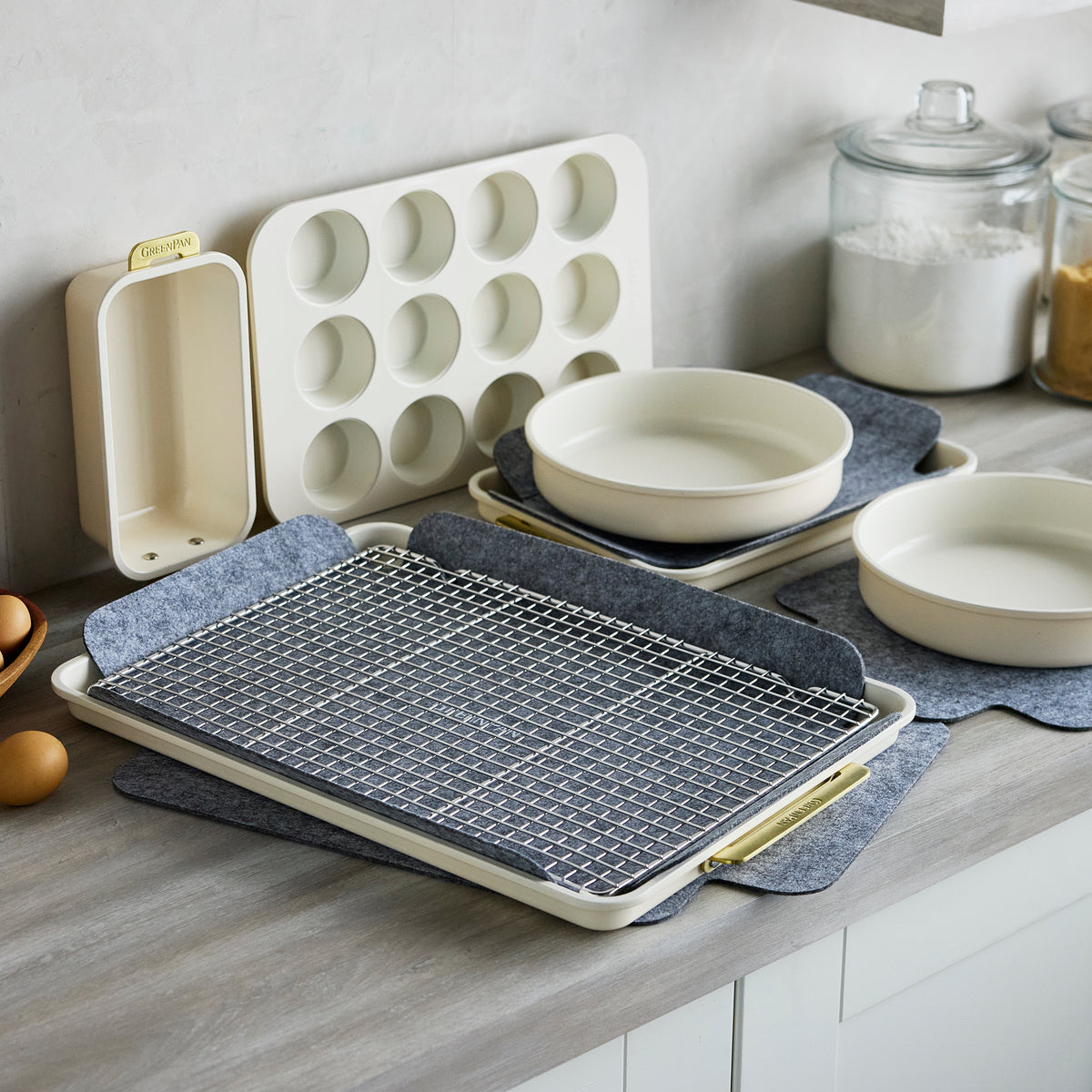 Reserve Pro 18-Piece Cookware & Bakeware Set | Cream - Image 15