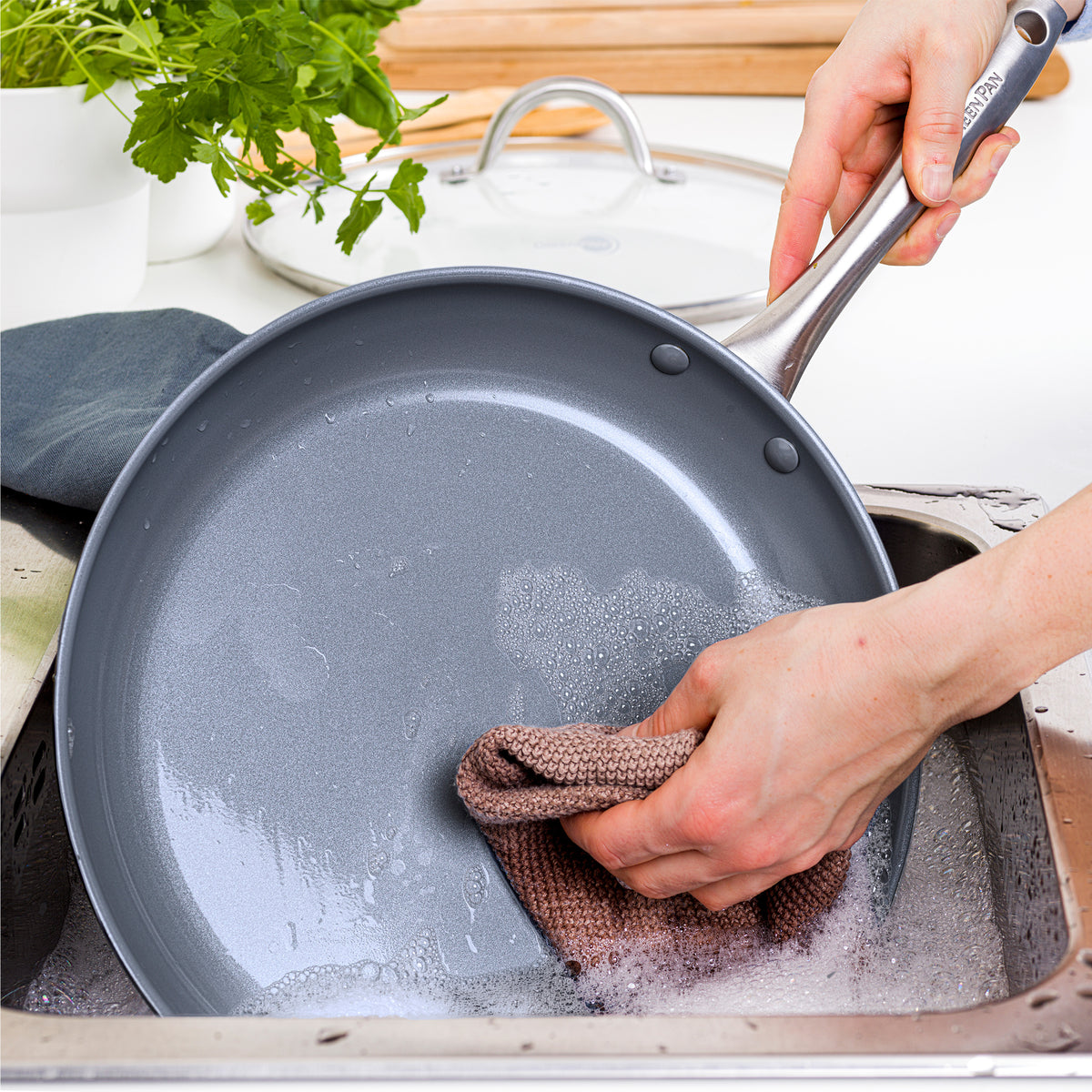 Lima Ceramic Nonstick 12" Frypan with Lid - Image 9