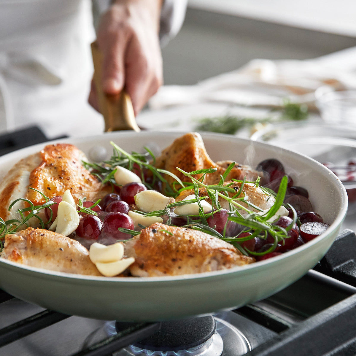 Reserve Pro 18-Piece Cookware & Bakeware Set | Sage - Image 6