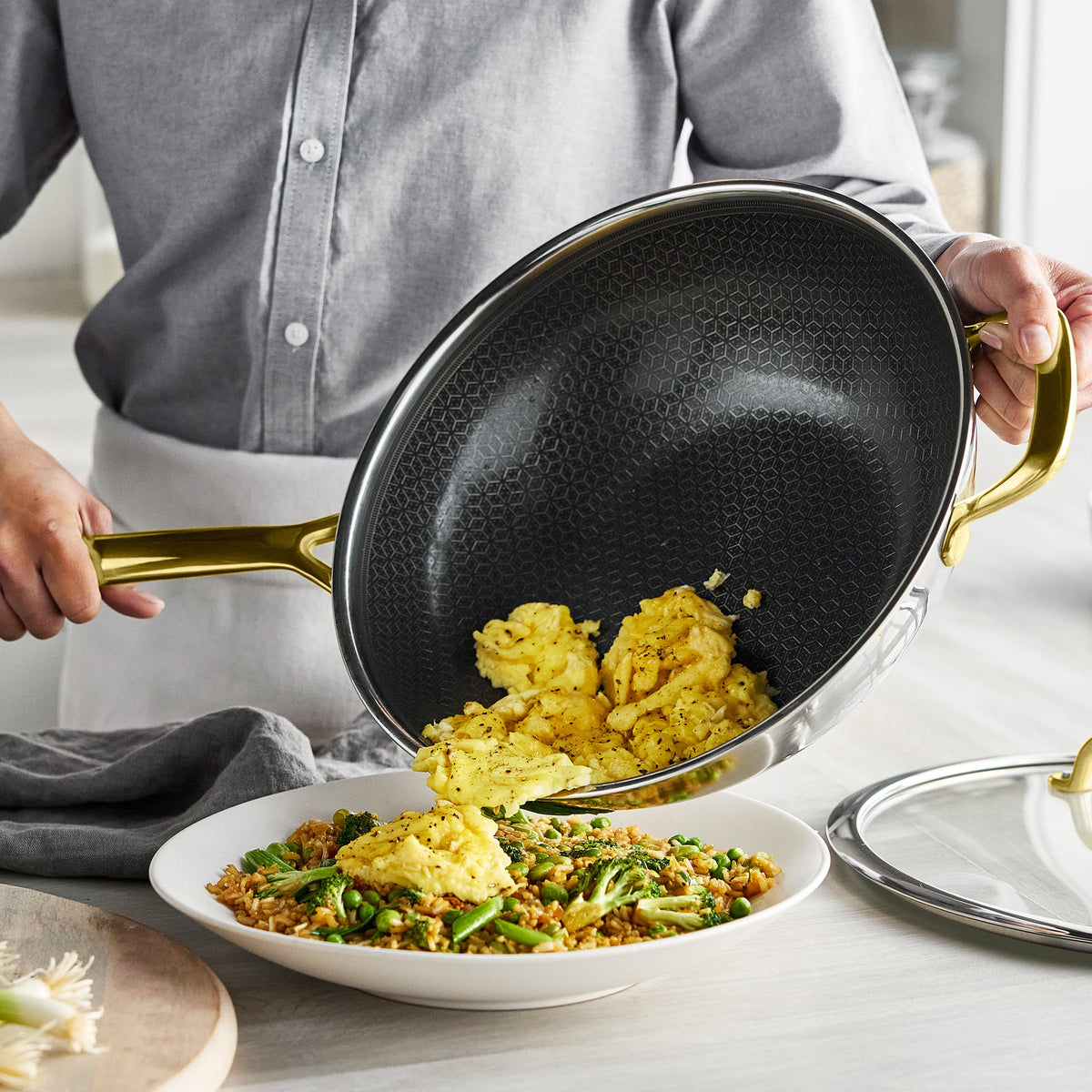Spectra Gold Thermobond Hybrid Ceramic Nonstick 12" Wok with Lid - Image 4