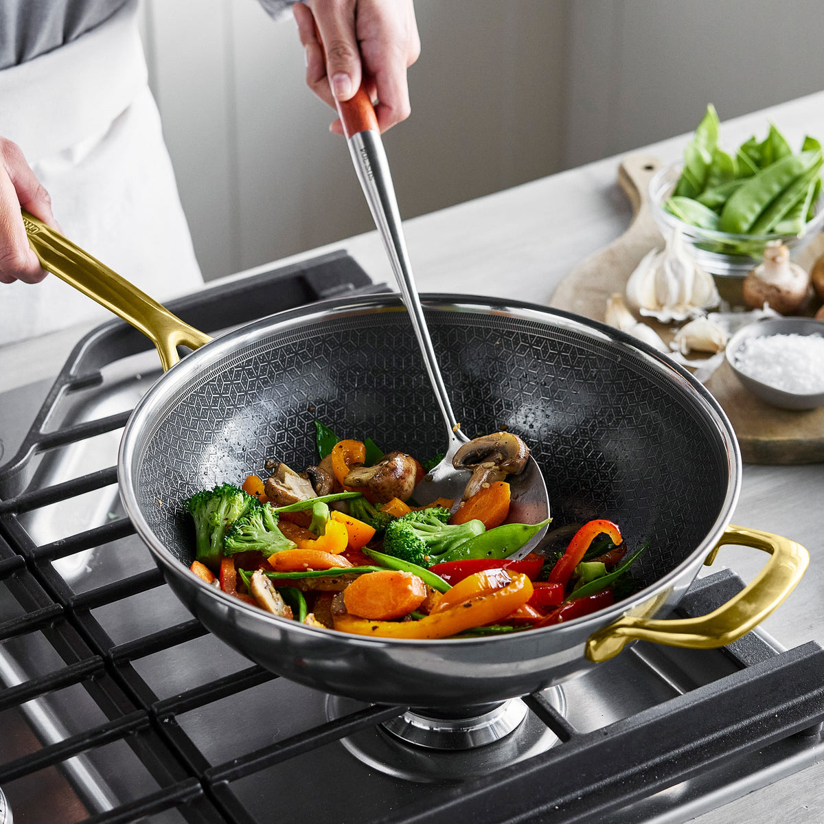 Spectra Gold Thermobond Hybrid Ceramic Nonstick 12" Wok with Lid - Image 5