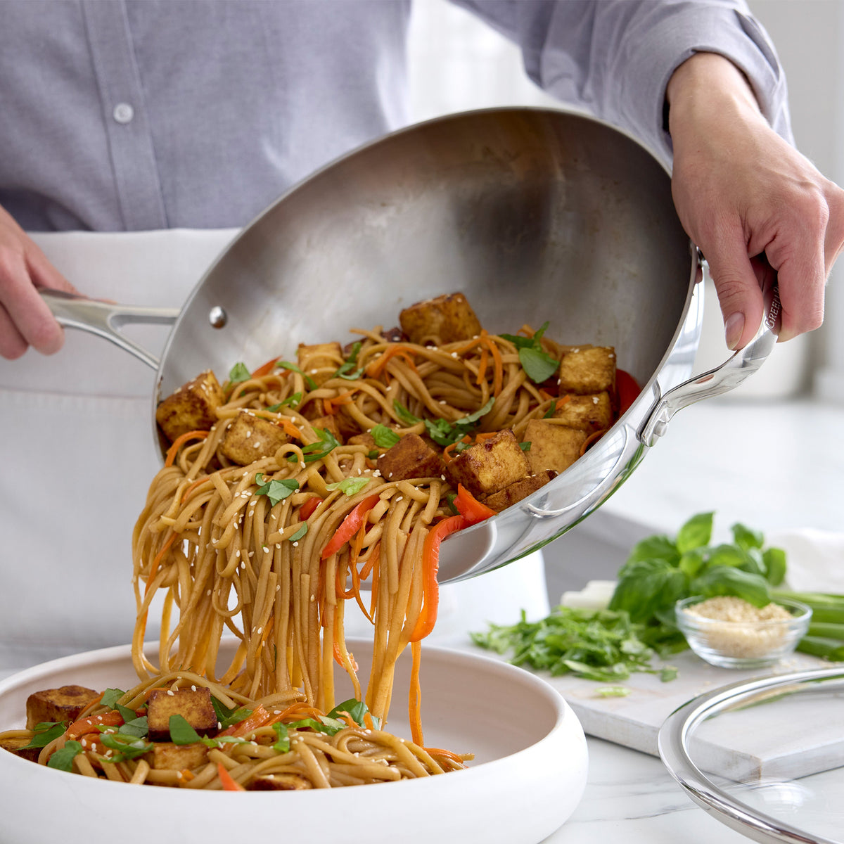 Valencia Pro Stainless Steel Uncoated 12" Wok with Lid - Image 5