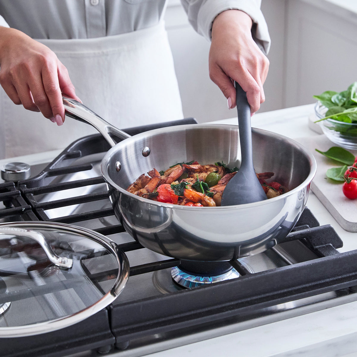Valencia Pro Stainless Steel Uncoated 3.6-Quart Chef's Pan with Lid - Image 4