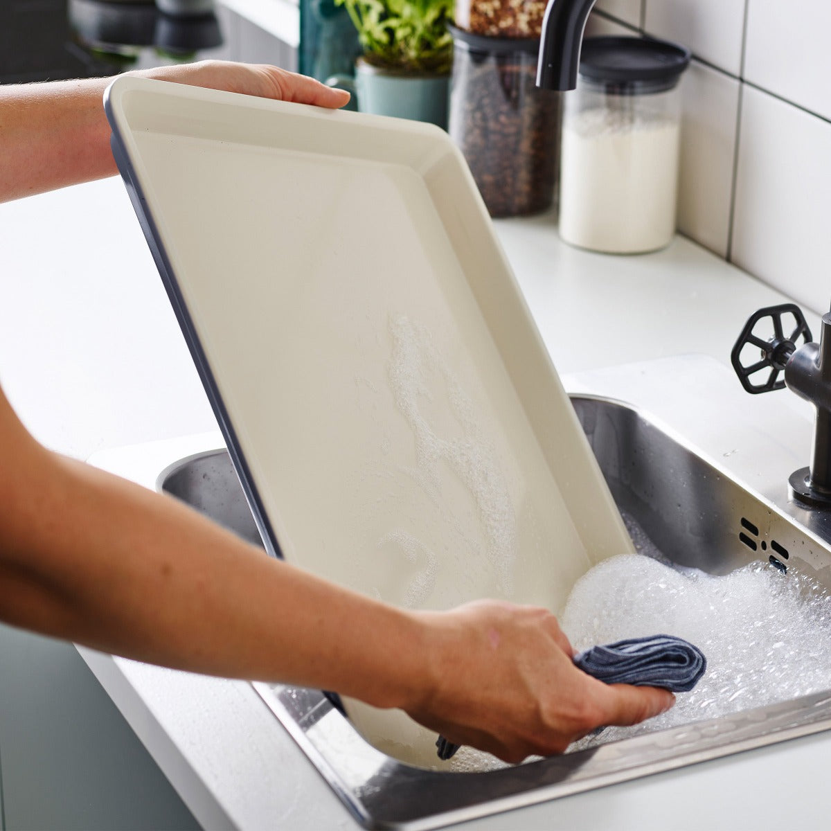 GreenLife Ceramic Nonstick 18" x 13" Cookie Sheet | Black - Image 7