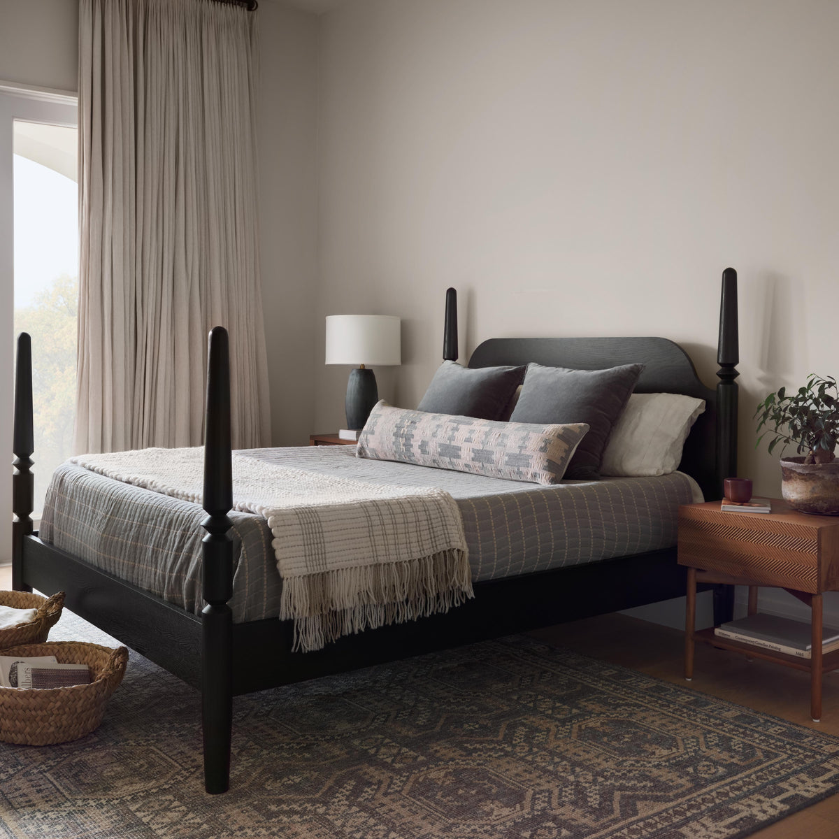 Naveta Velvet Pillow - Image 2